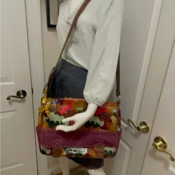 Fossil leather bag with long adjustable straps. Great clean condition - Picture 2 of 16